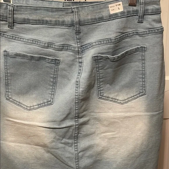 🫦🫦🫦BOGOHO🫦🫦🫦Light Blue Denim Button-Front Skirt - Picture 8 of 10